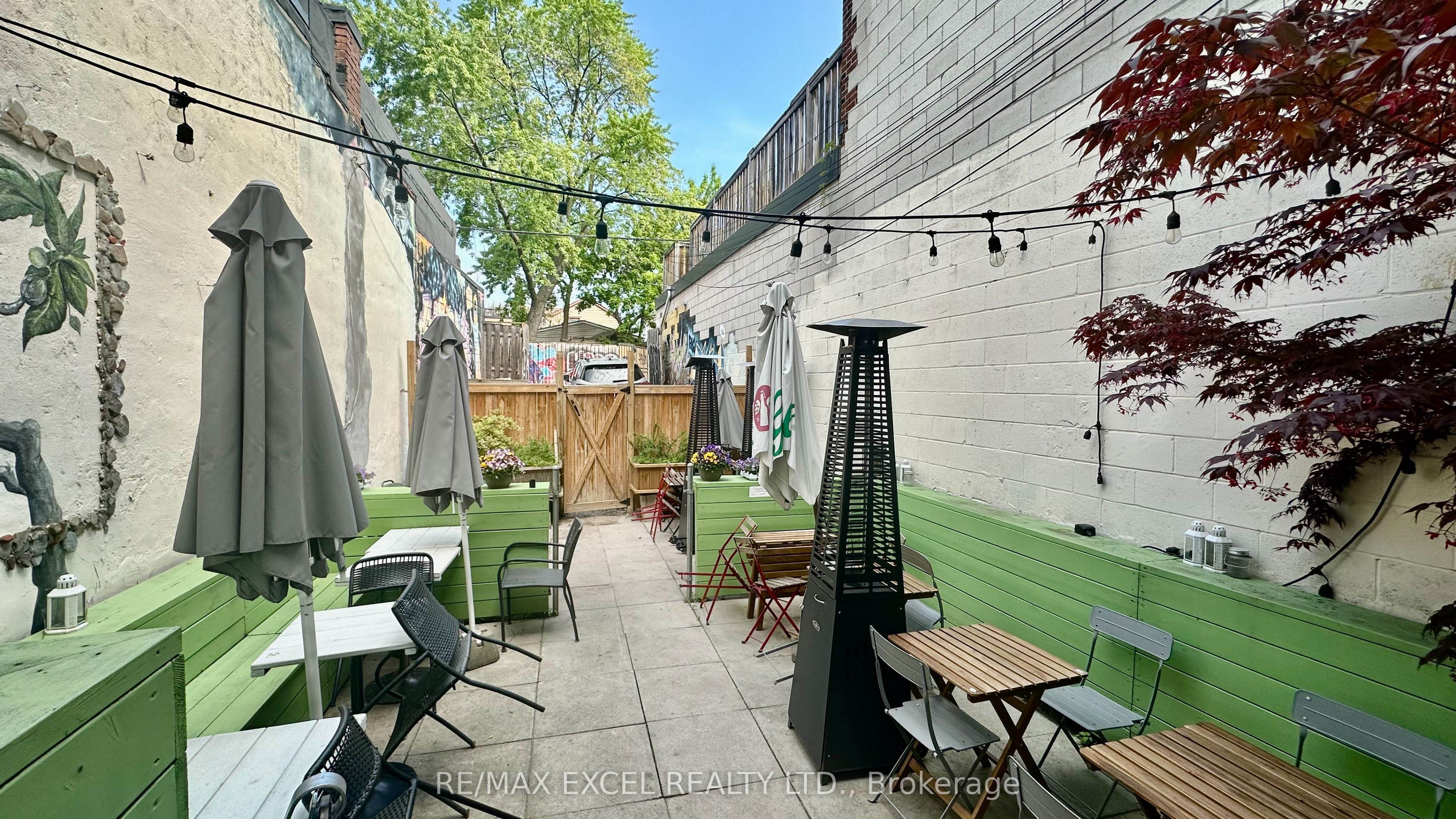 676 Queen Street W