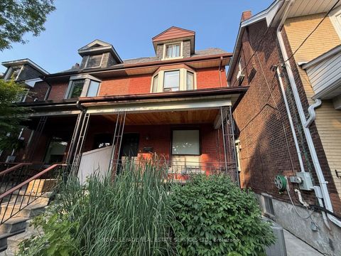 263 Grace Street 2nd Fl Toronto ON M6G 3A7