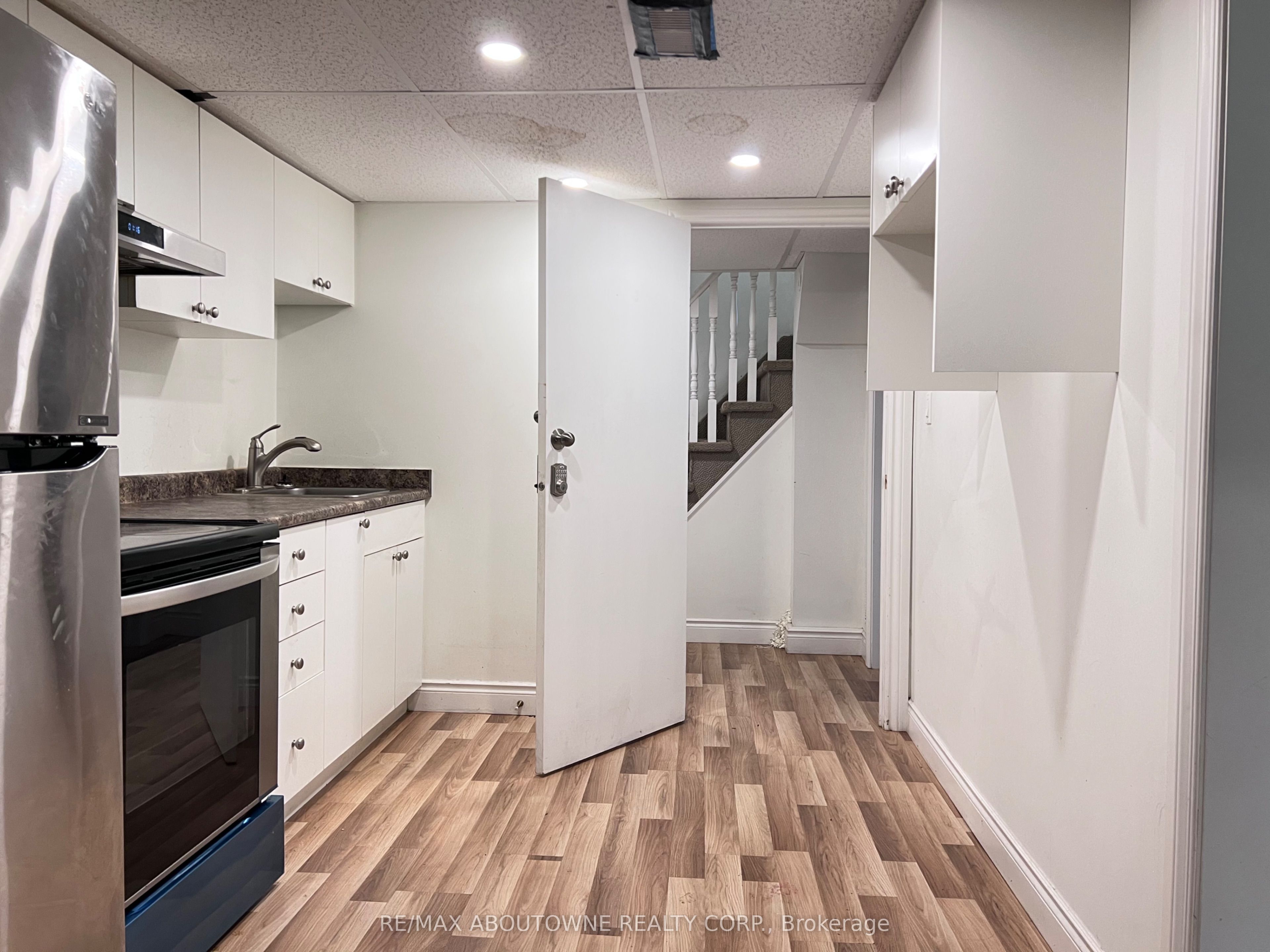 242 Kings Court Crescent Unit 2