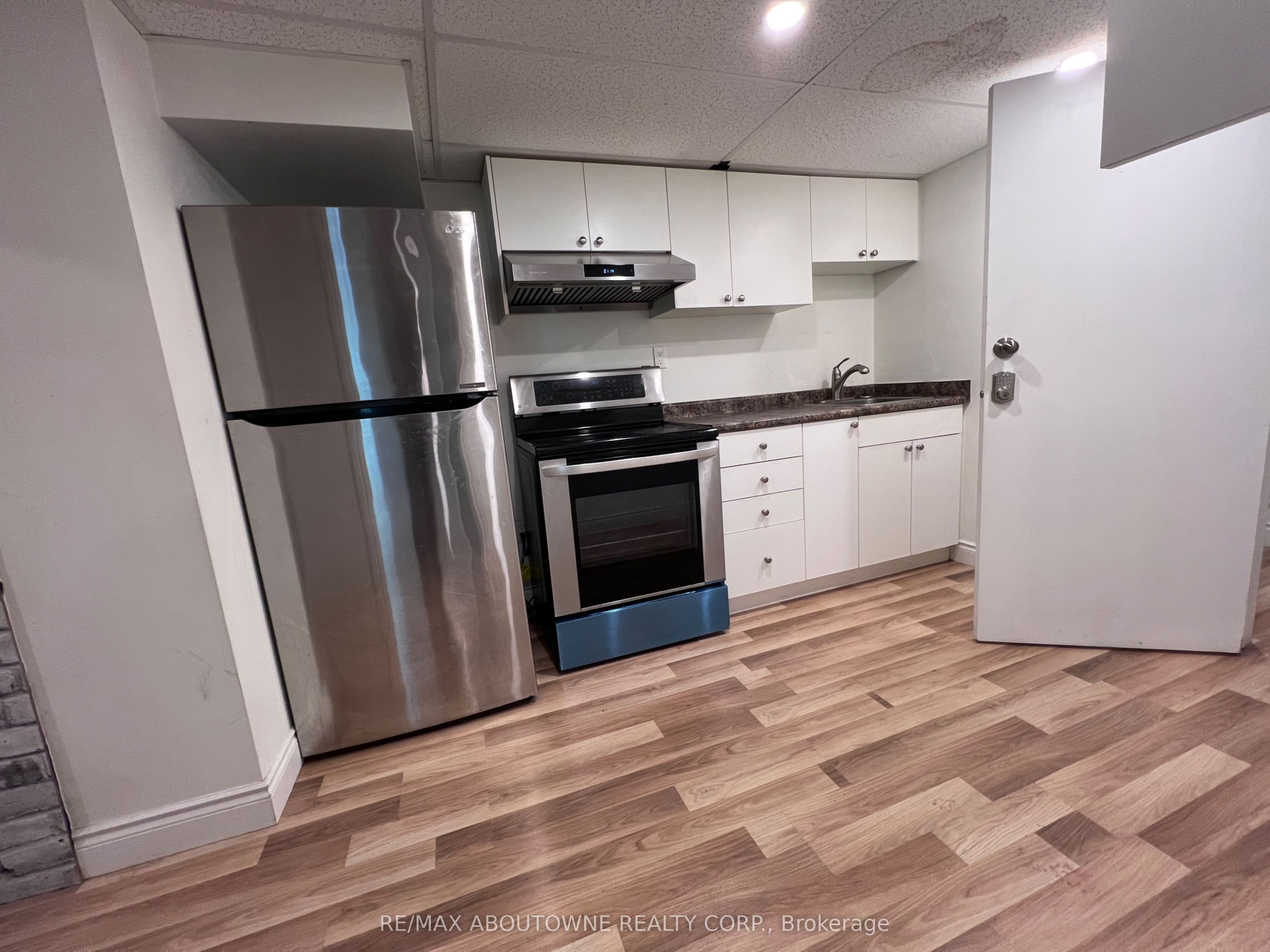 242 Kings Court Crescent Unit 2