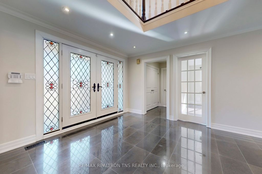 Photo of 20 Doncrest Road, Richmond Hill, ON L4B 1A2 (MLS # N12488436)