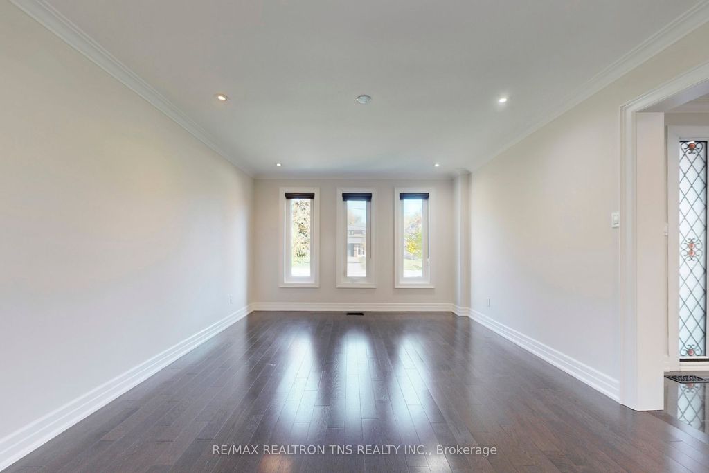 Photo of 20 Doncrest Road, Richmond Hill, ON L4B 1A2 (MLS # N12488436)