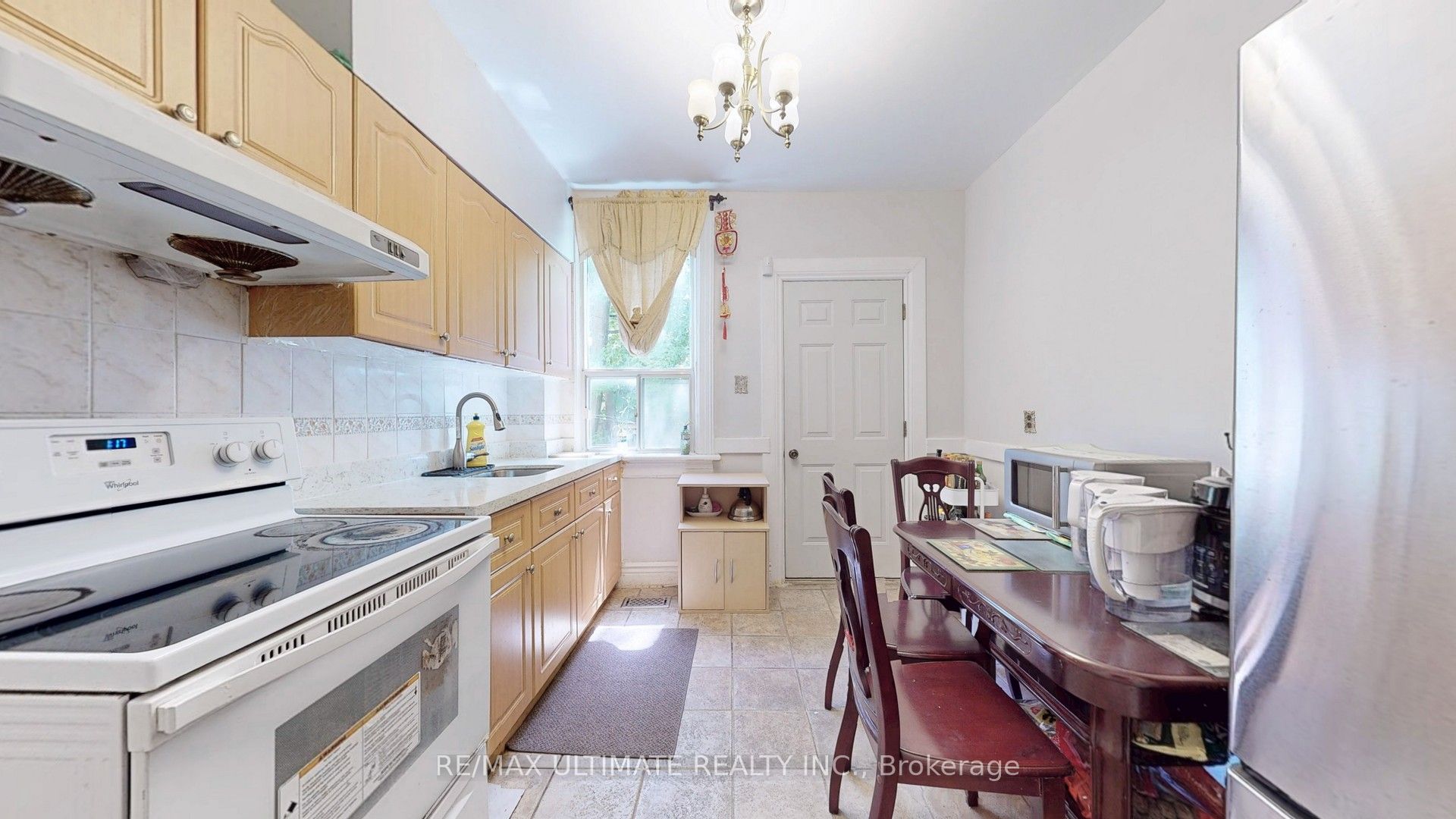 1299 Dundas Street E