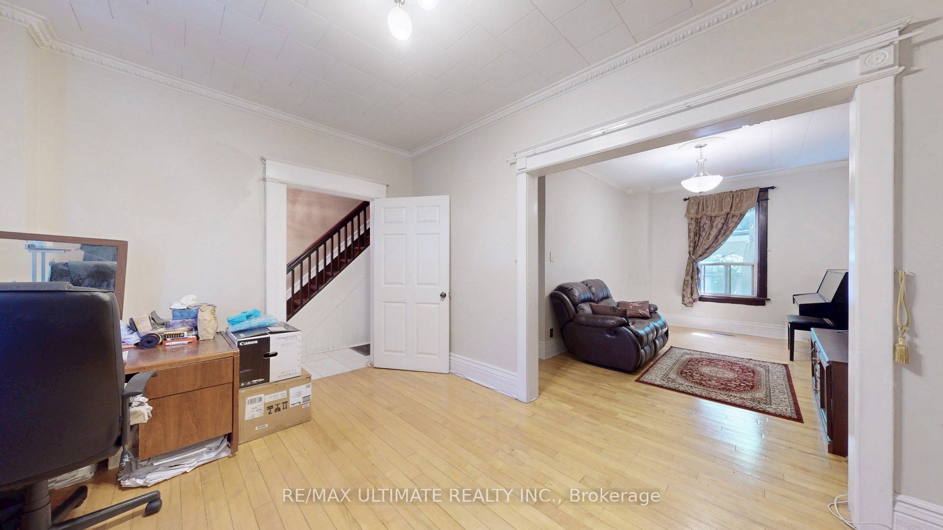 1299 Dundas Street E