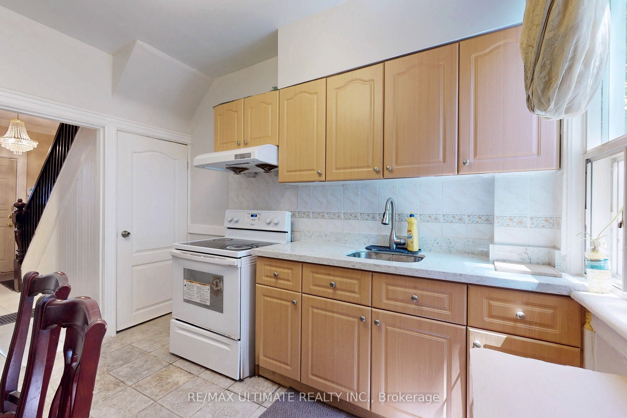 1299 Dundas Street E