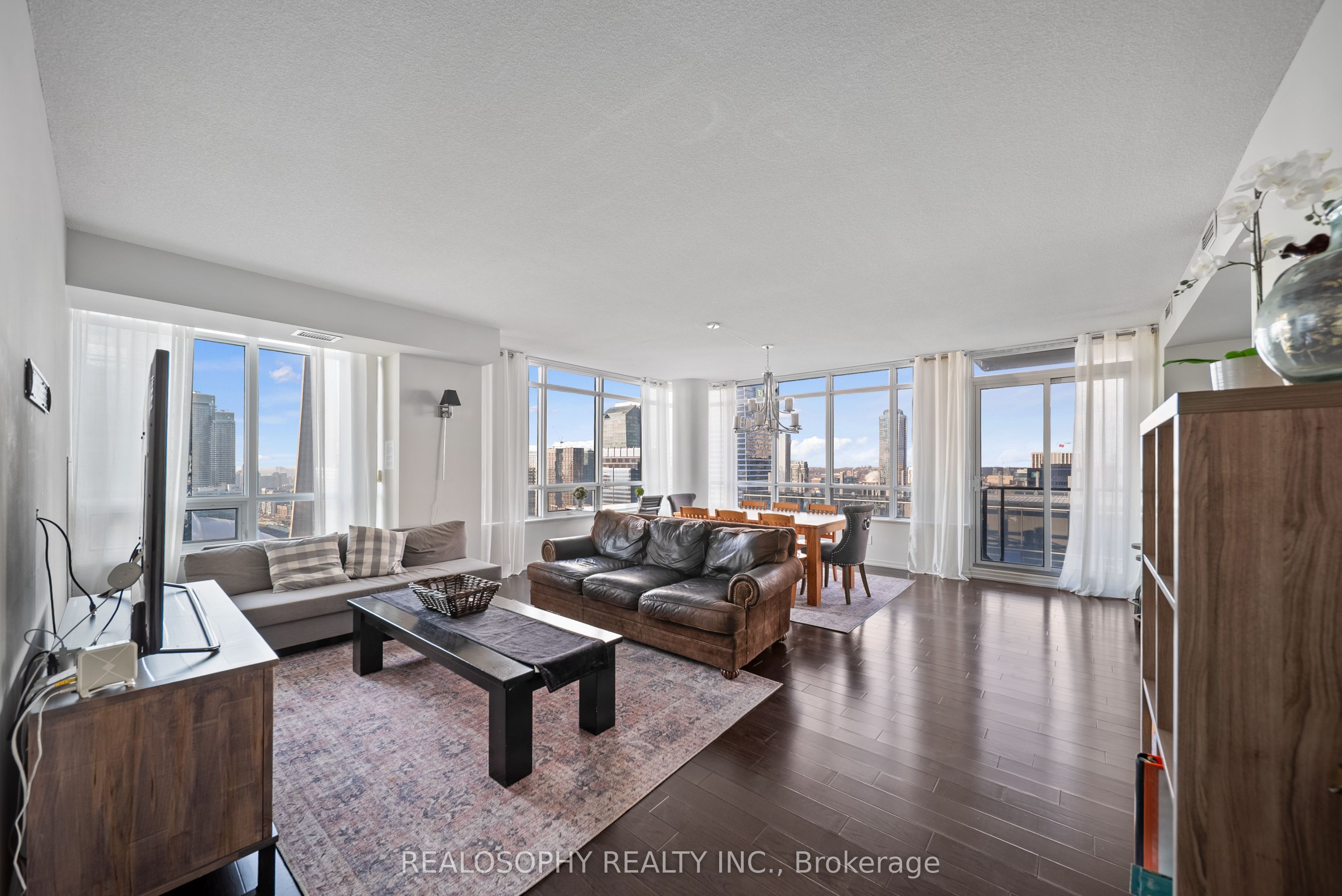 65 Bremner Boulevard 4305