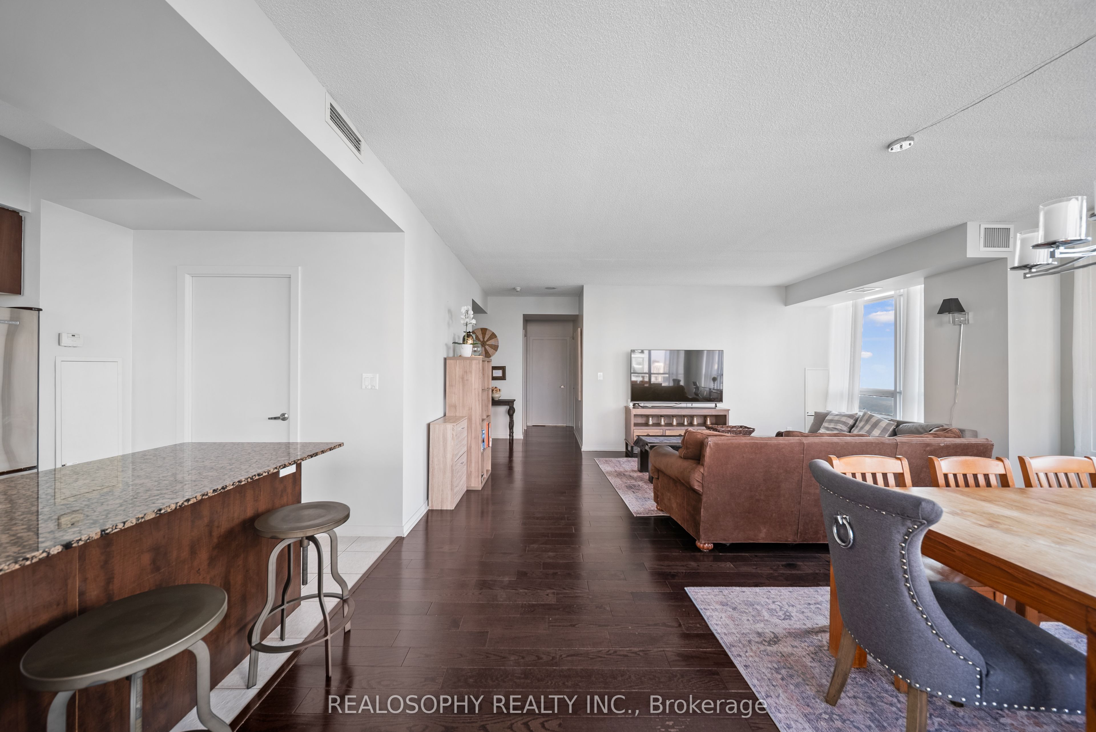 65 Bremner Boulevard 4305