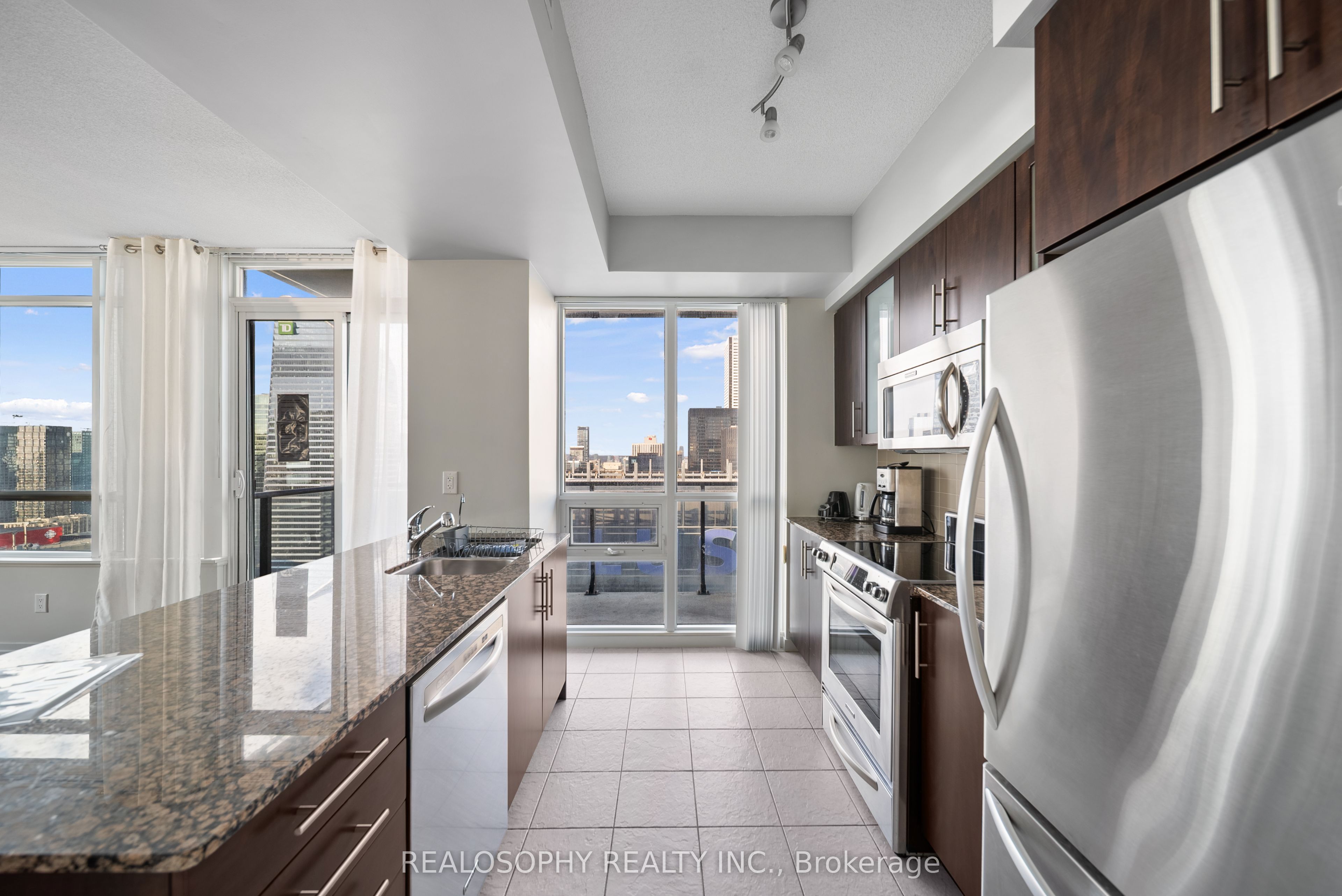 65 Bremner Boulevard 4305