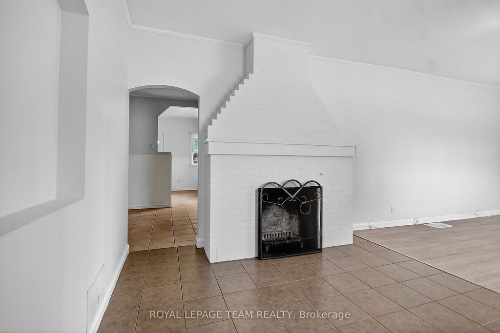 Photo of 2822 Richmond Road, Britannia Heights - Queensway Terrace N and Area, ON K2B 6S5 (MLS # X12417680)