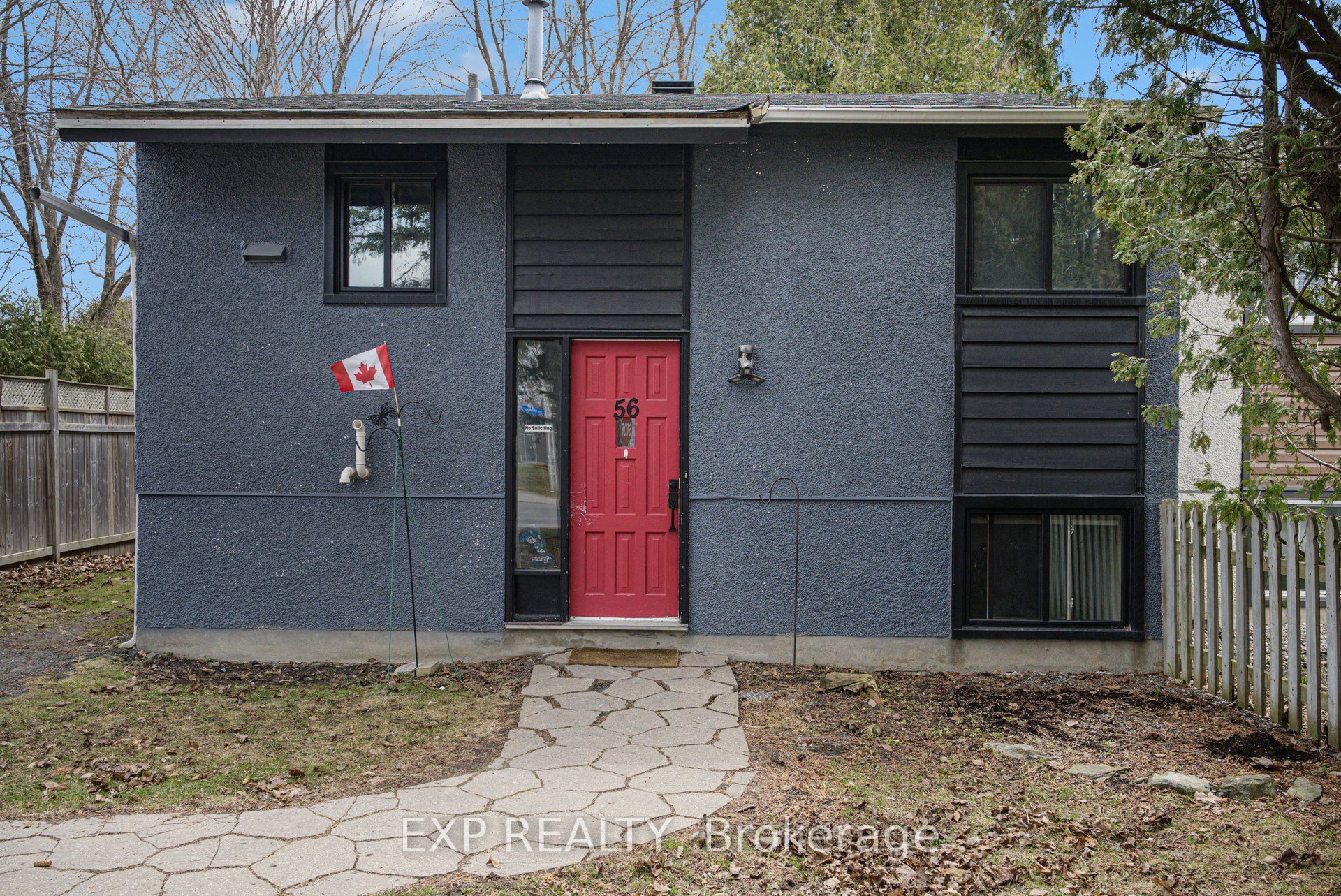Photo 1 of 25 — 56 Glamorgan Drive, Kanata, ON K2L 1R4