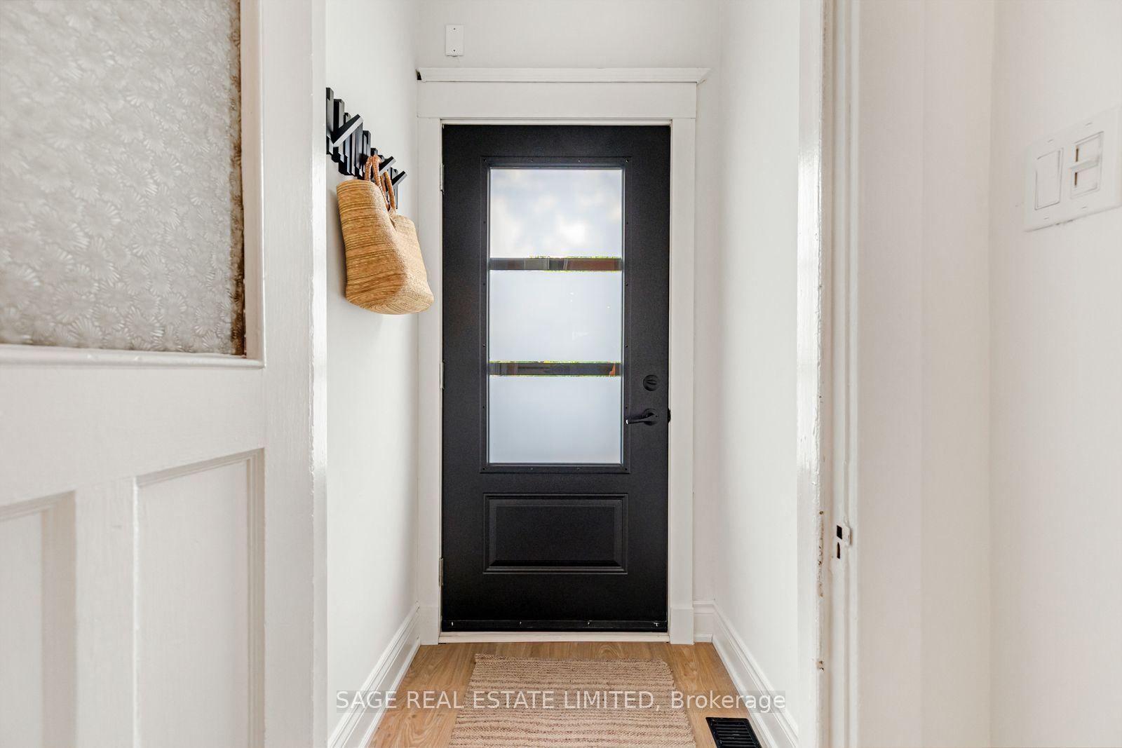 11 Bertmount Avenue