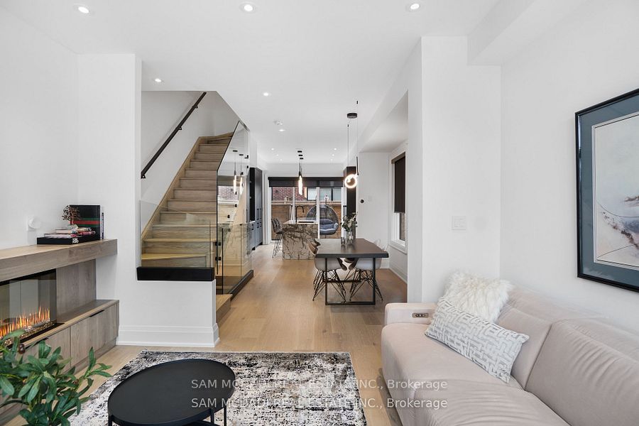 10 Lunar Crescent 24