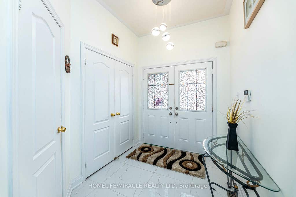 Photo of 25 Oblate Crescent, Brampton, ON L6Y 0K2 (MLS # W13412388)