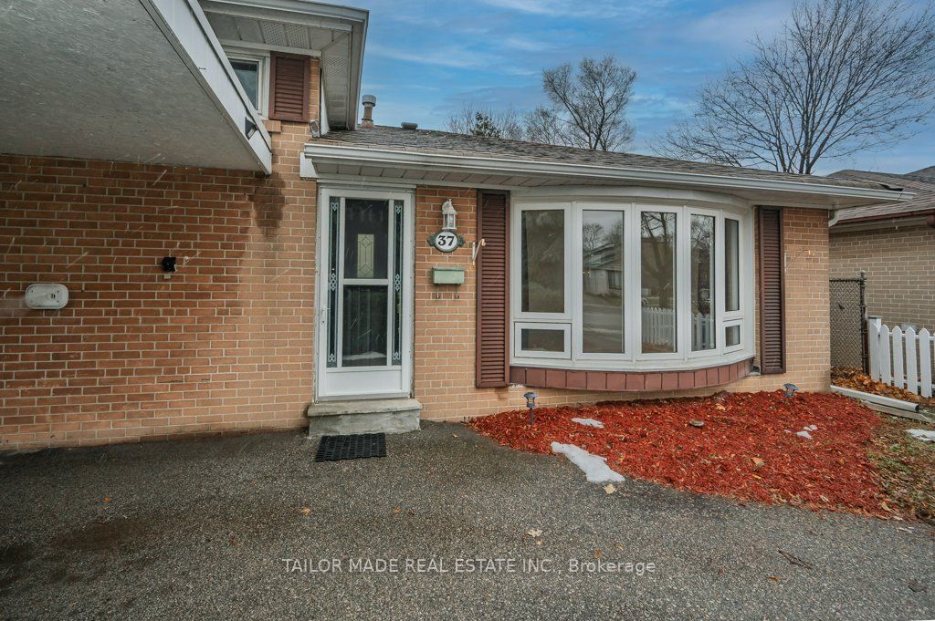 Photo of 37 Vanderbrent Crescent, Toronto, ON M9R 3W9 (MLS # W12656444)