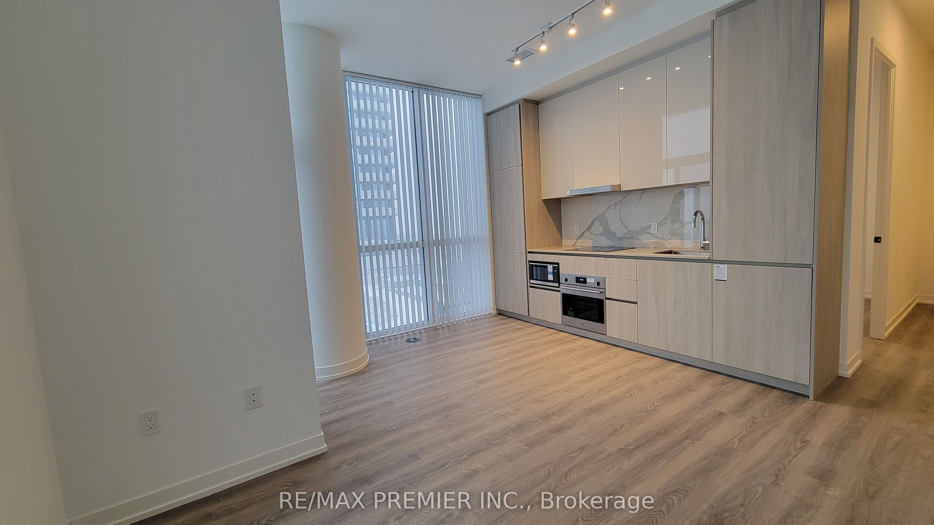 8 Interchange Way 618