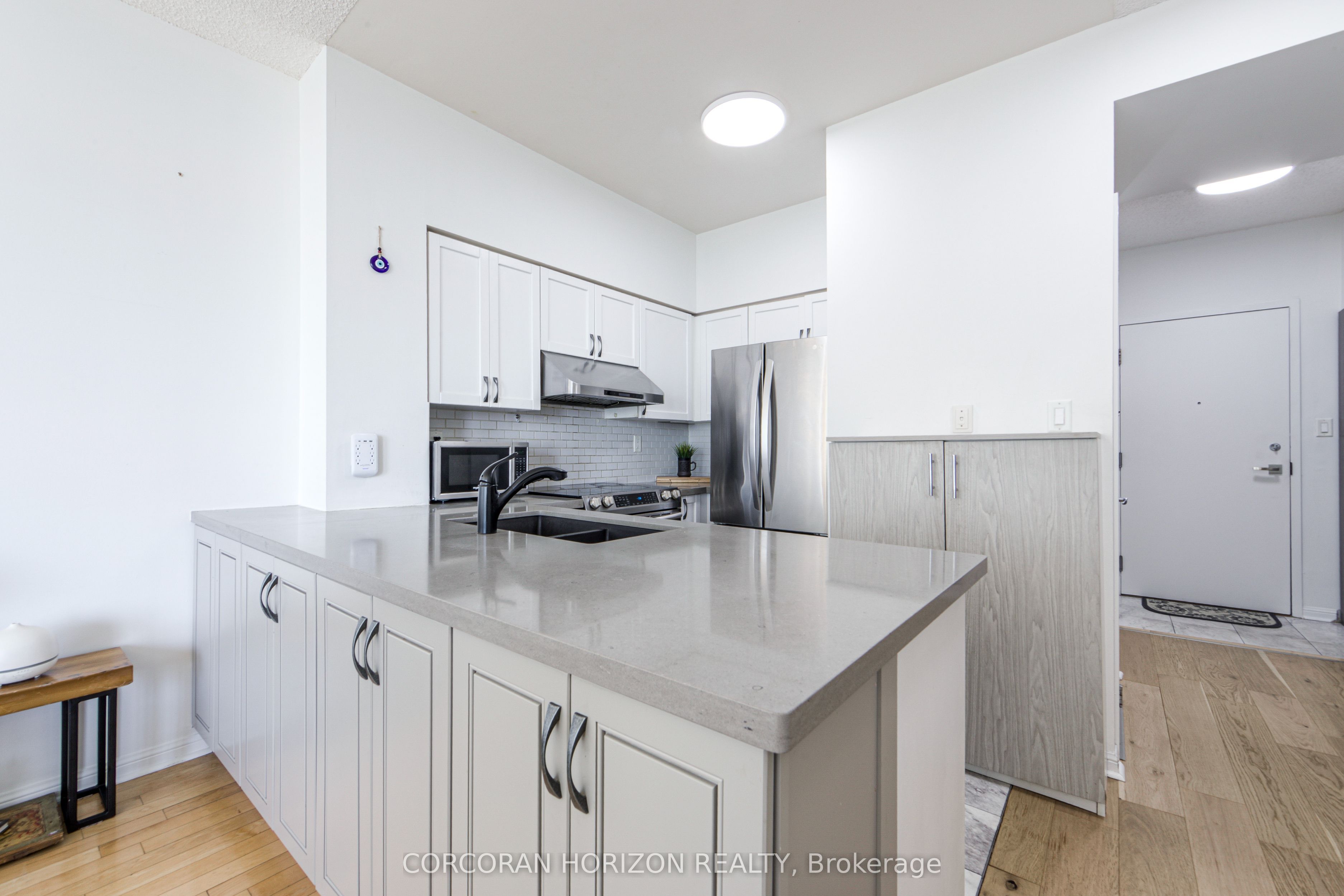 228 Queens Quay W 2009