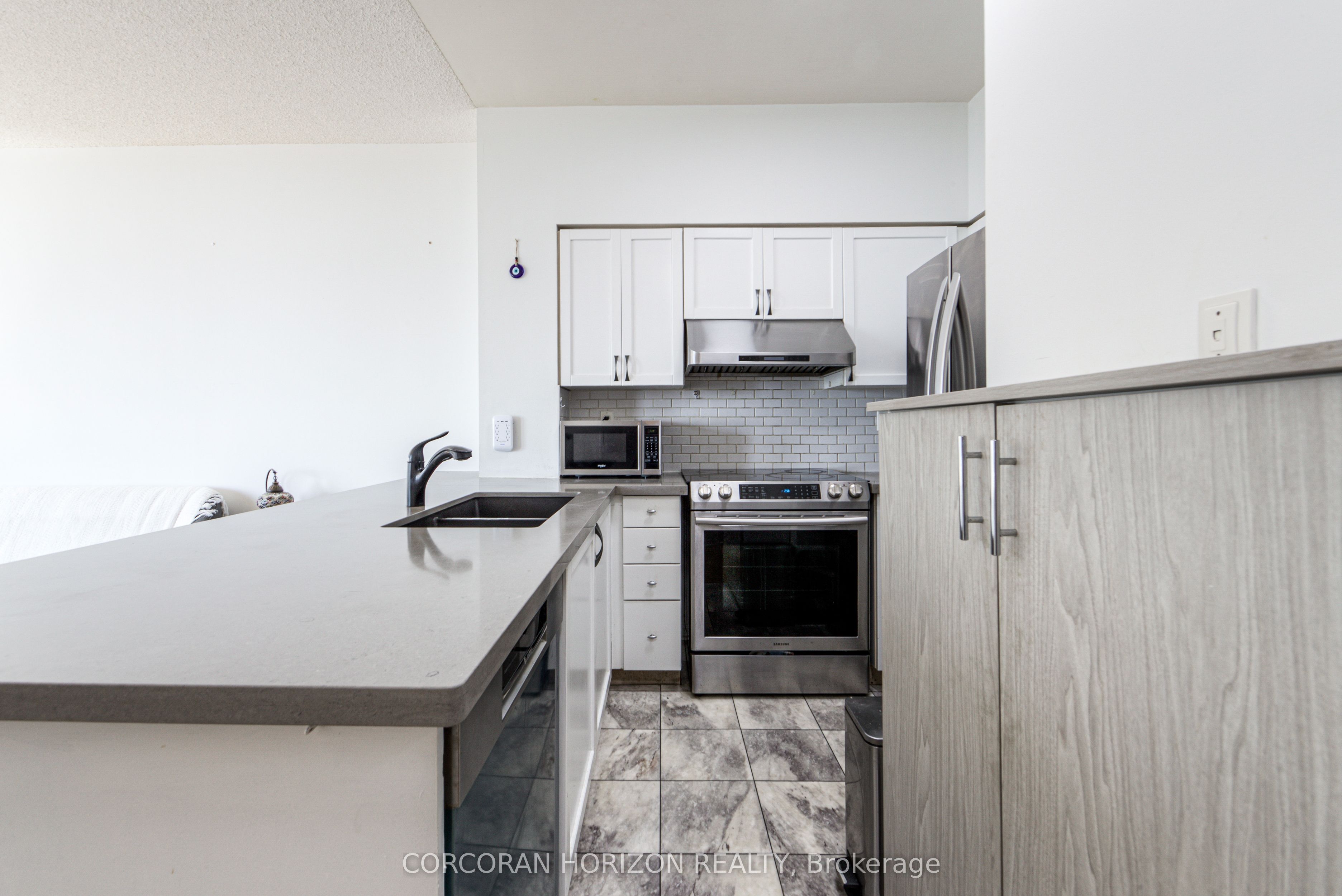 228 Queens Quay W 2009