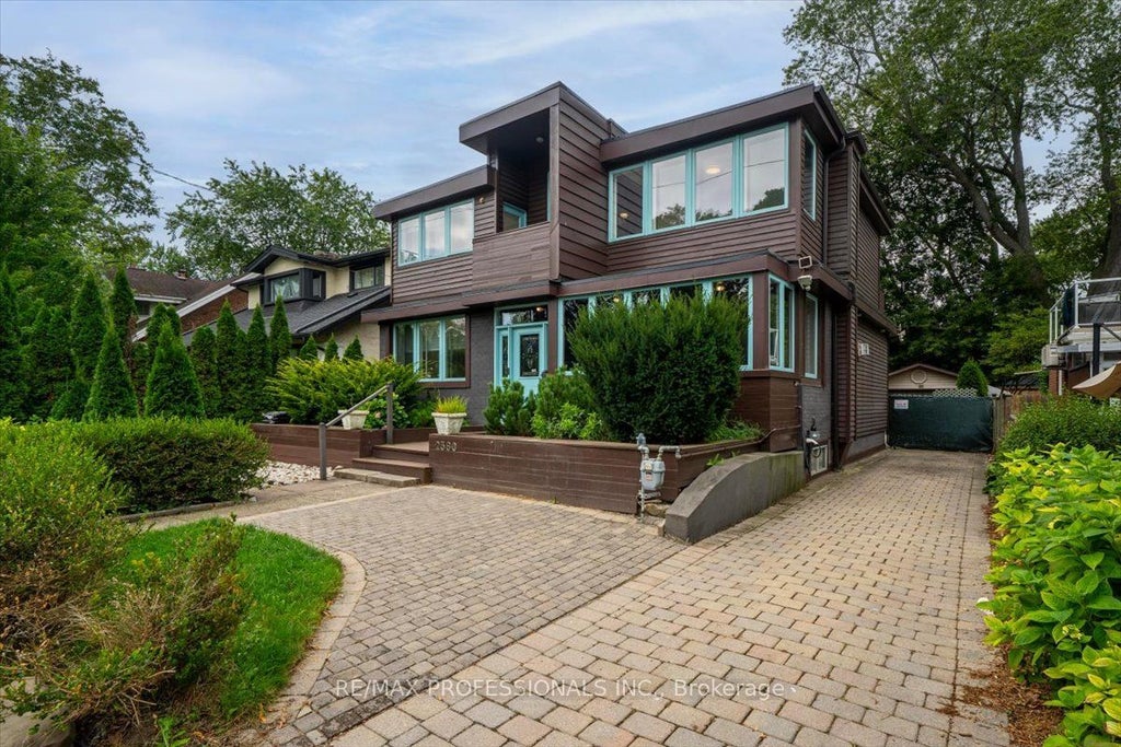 Photo of 2580 Lake Shore Boulevard W, Toronto, ON M8V 1G2 (MLS # W13797870)