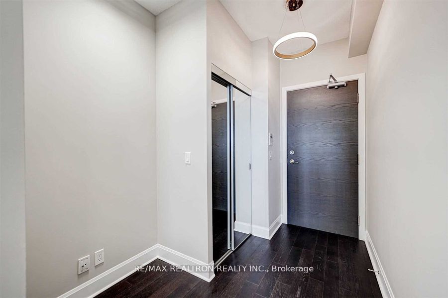 33 Shore Breeze Drive 2501