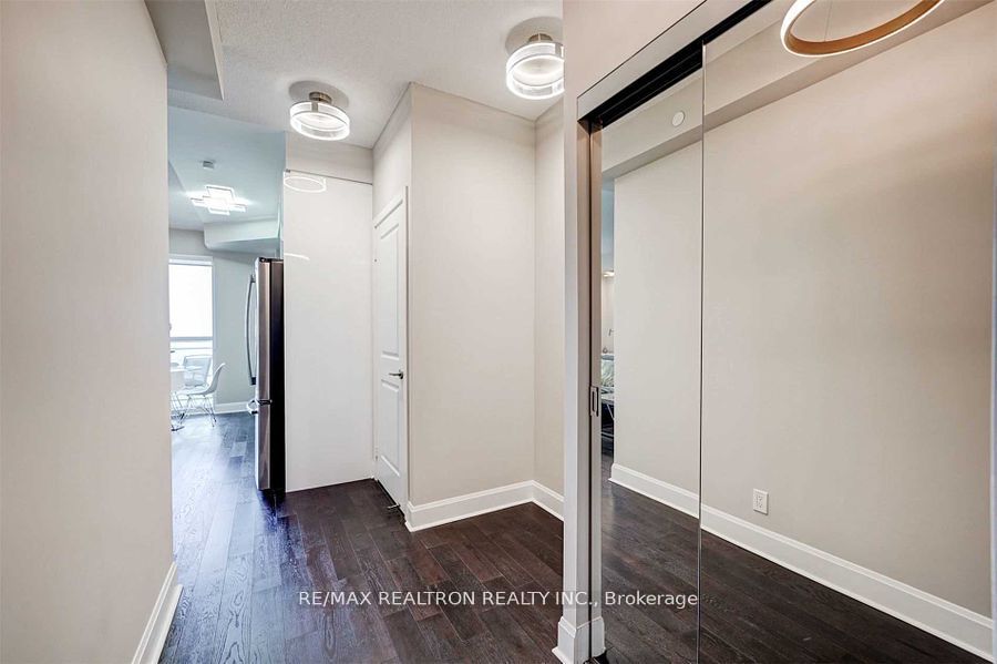 33 Shore Breeze Drive 2501