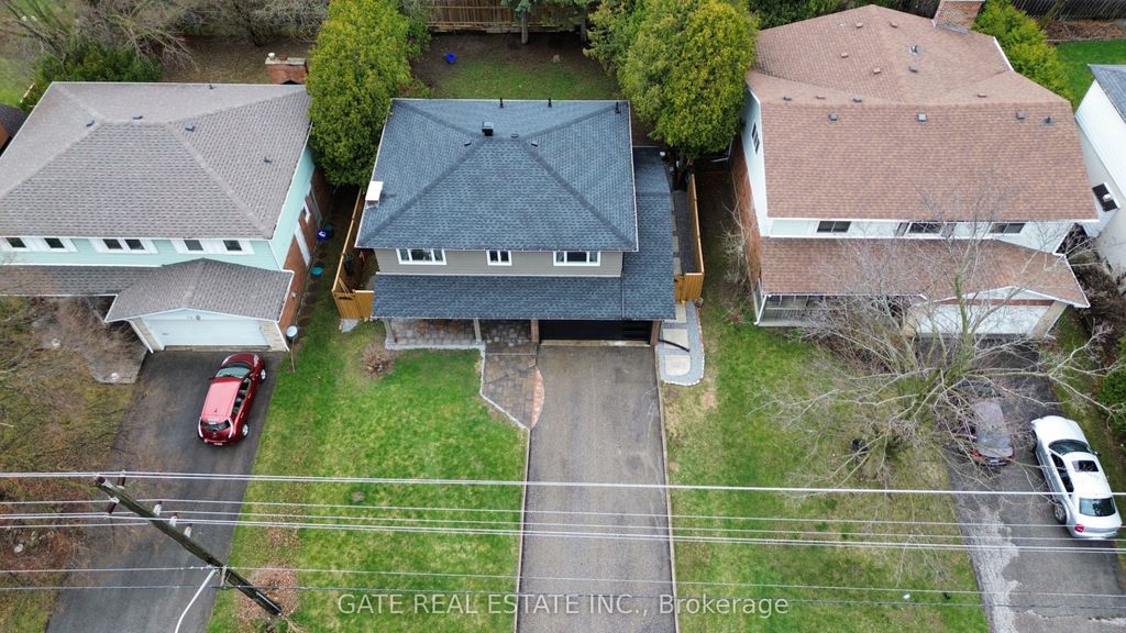 Photo of 10 Thorny Brae Drive, Markham, ON L3T 3G4 (MLS # N13023082)