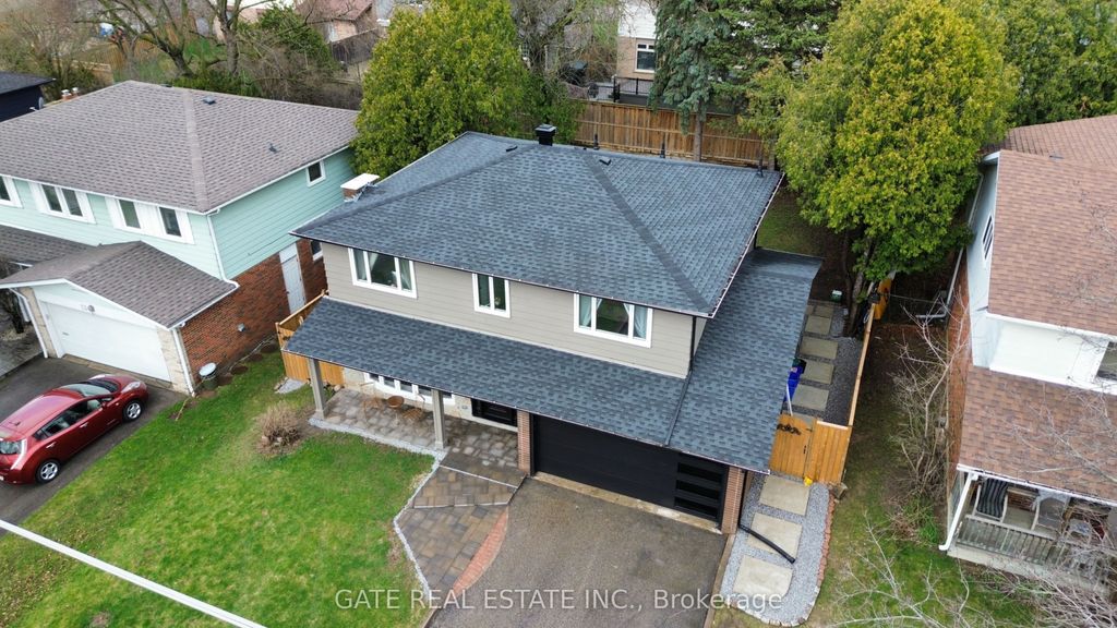 Photo of 10 Thorny Brae Drive, Markham, ON L3T 3G4 (MLS # N13023082)