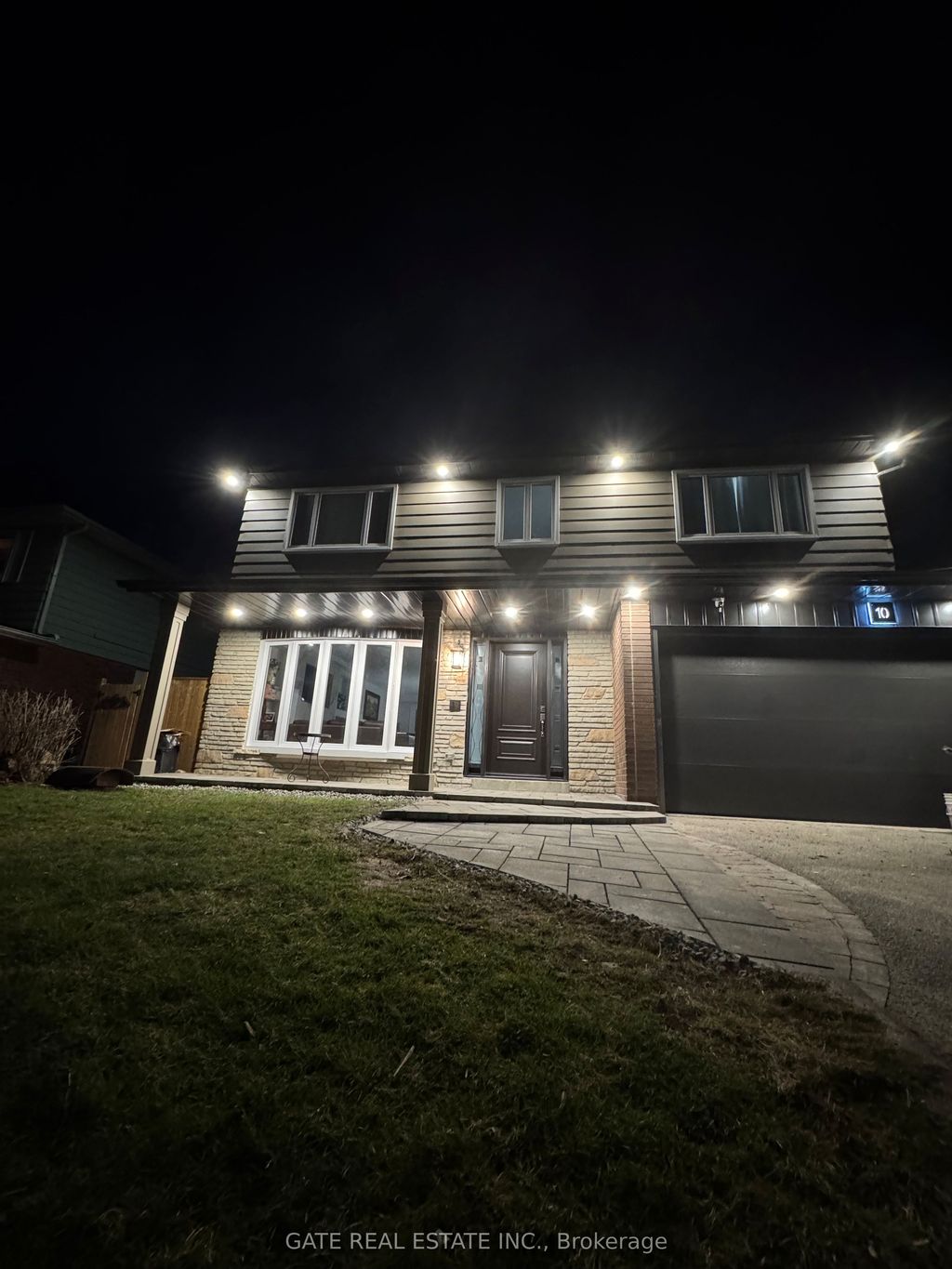 Photo of 10 Thorny Brae Drive, Markham, ON L3T 3G4 (MLS # N13023082)