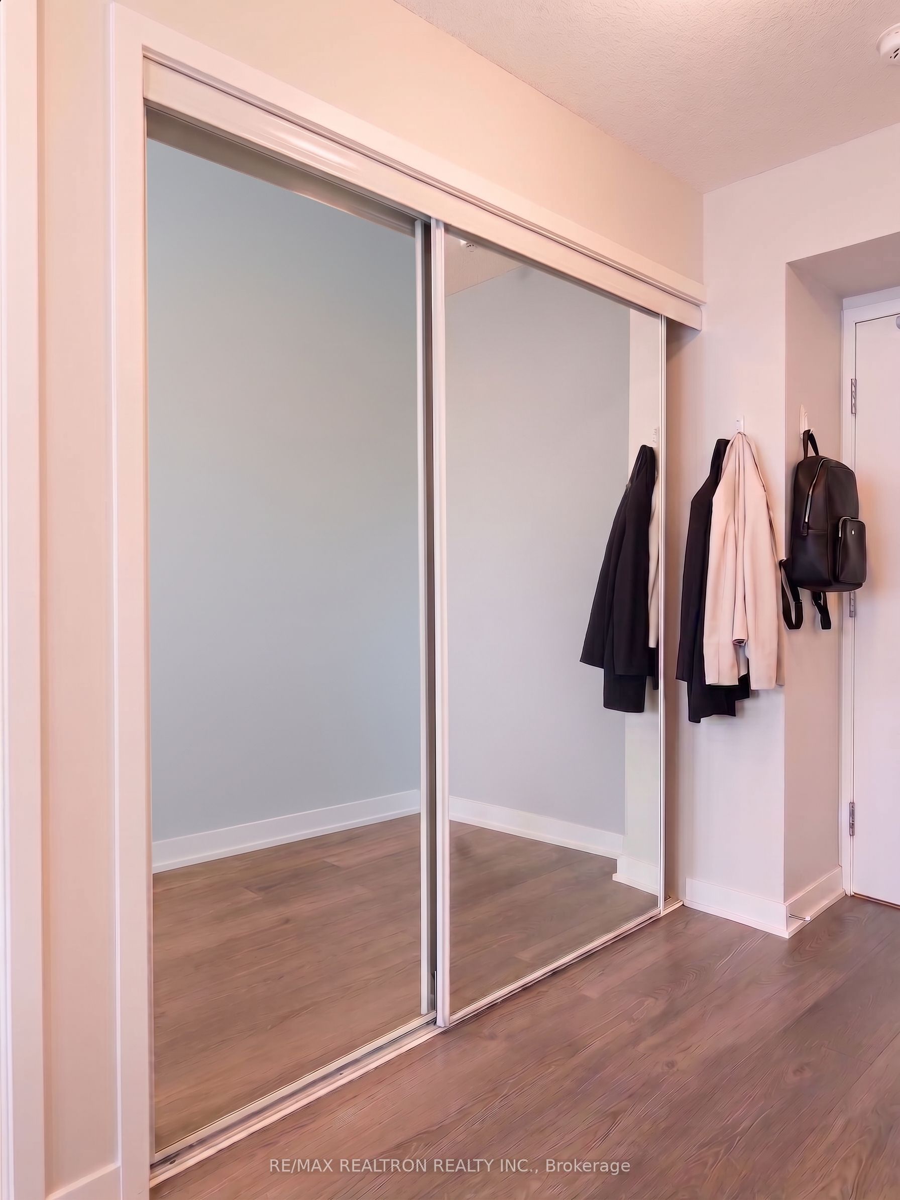 25 Telegram Mews 611