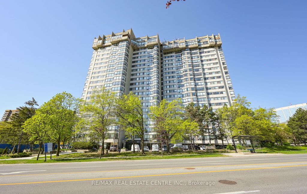 Photo of 200 Robert Speck Parkway #2006, Mississauga, ON L4Z 1S3 (MLS # W13075526)