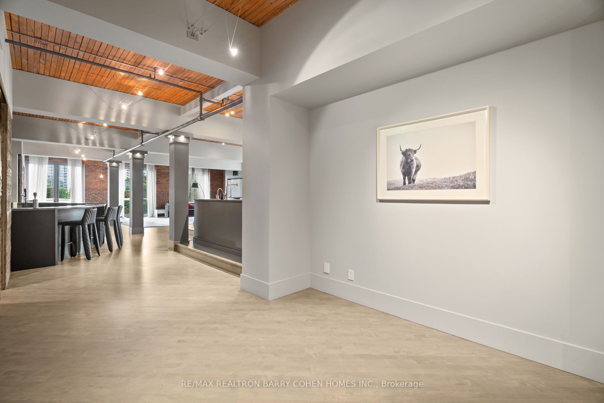 468 Wellington Street W 300