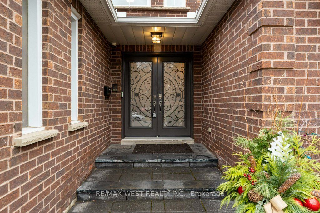 Photo of 1806 Sevenoaks Drive, Mississauga, ON L5K 2N2 (MLS # W12705060)