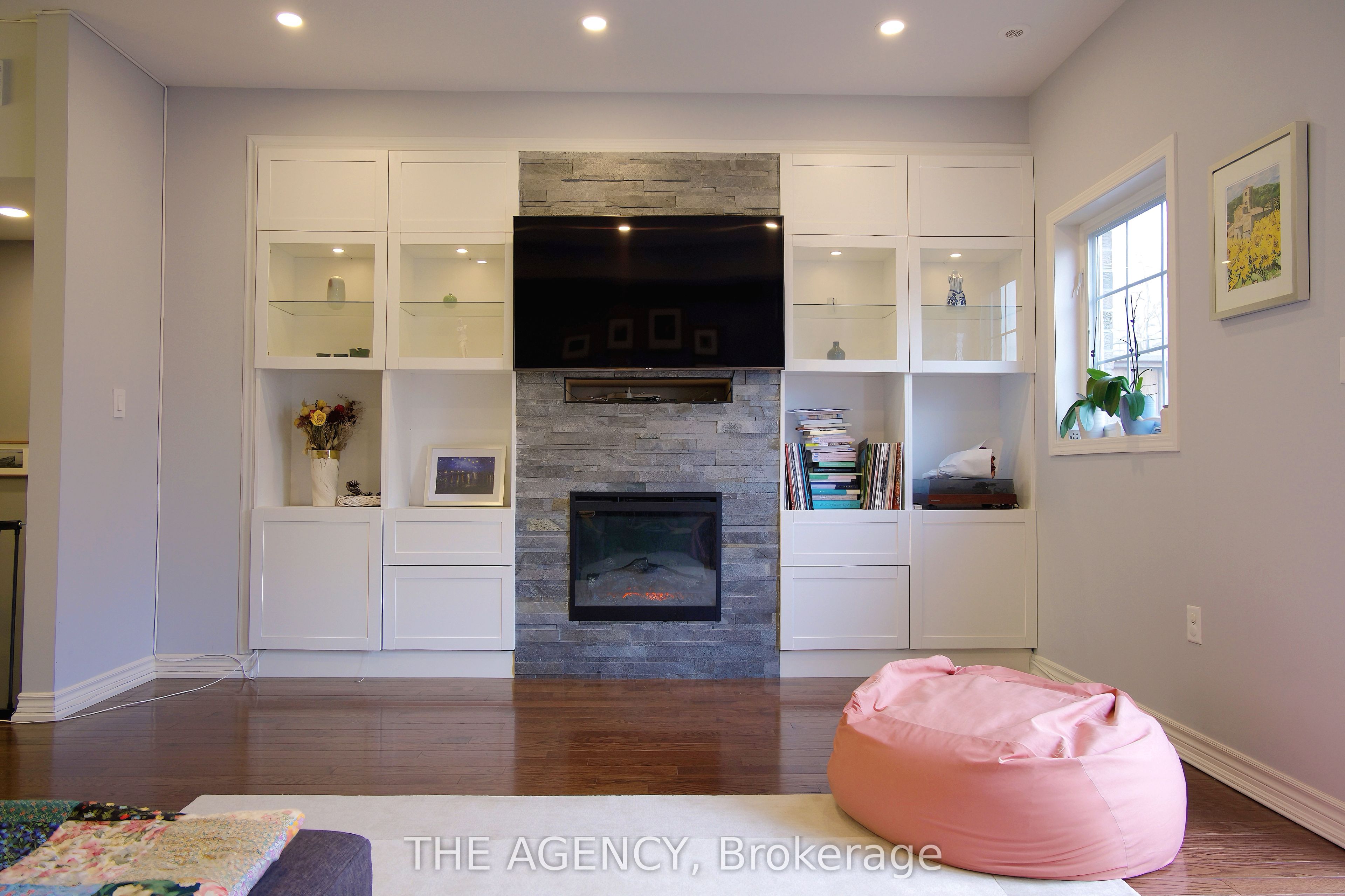 1127 Haig Boulevard 6