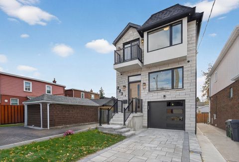 223 Queensdale Avenue Toronto ON M4C 2B1