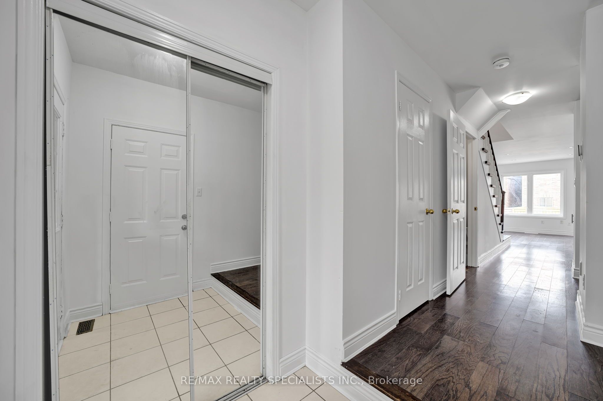3 Rockgarden Trail N