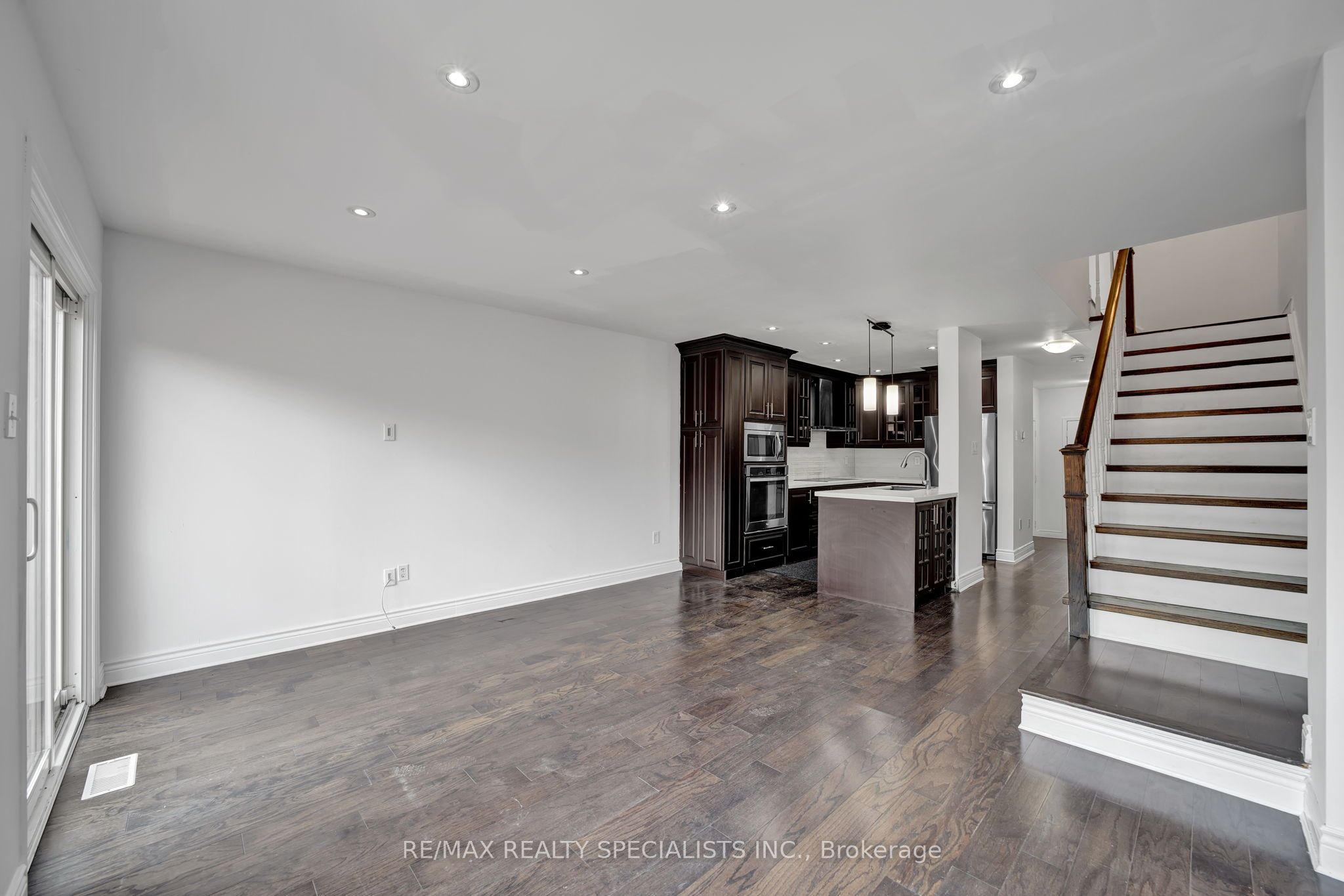 3 Rockgarden Trail N