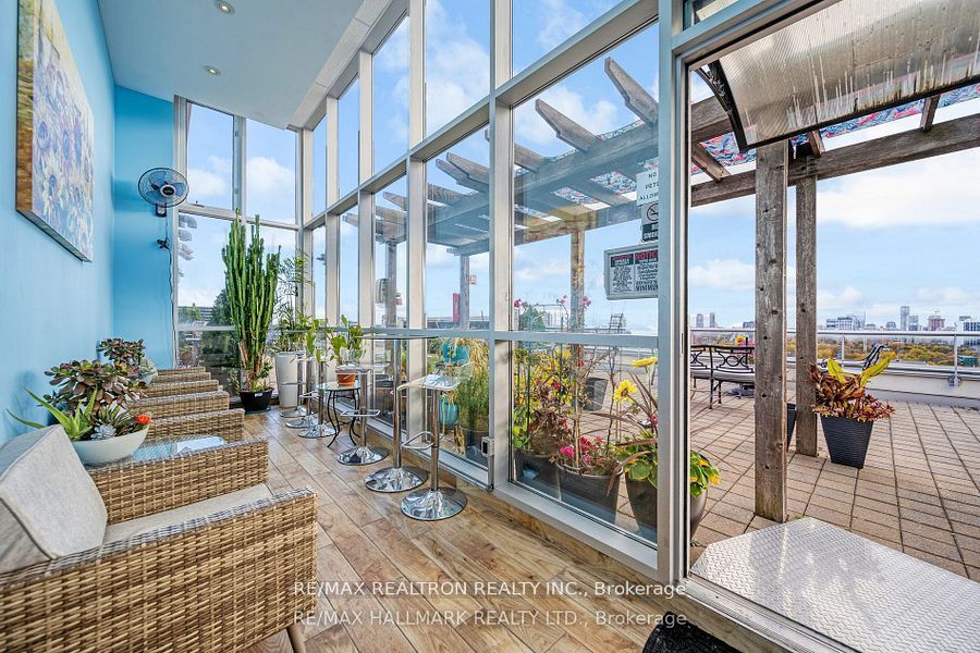 225 Wellesley Street E 709