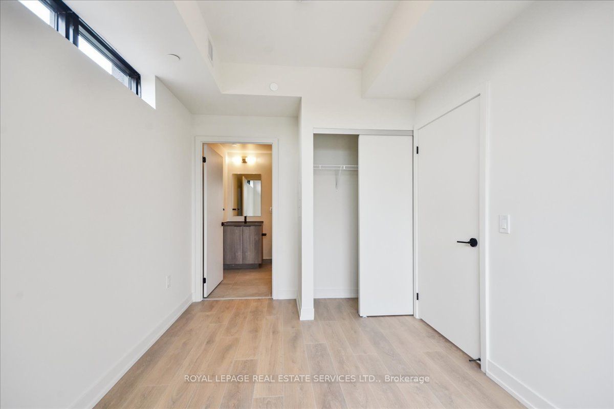 Toronto, ON M6R 2B2, Canada, 2 Bedrooms Bedrooms, ,2 BathroomsBathrooms,Residential,Active,182784