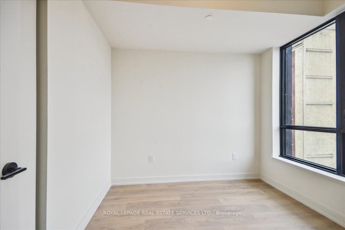 Toronto, ON M6R 2B2, Canada, 2 Bedrooms Bedrooms, ,2 BathroomsBathrooms,Residential,Active,182784