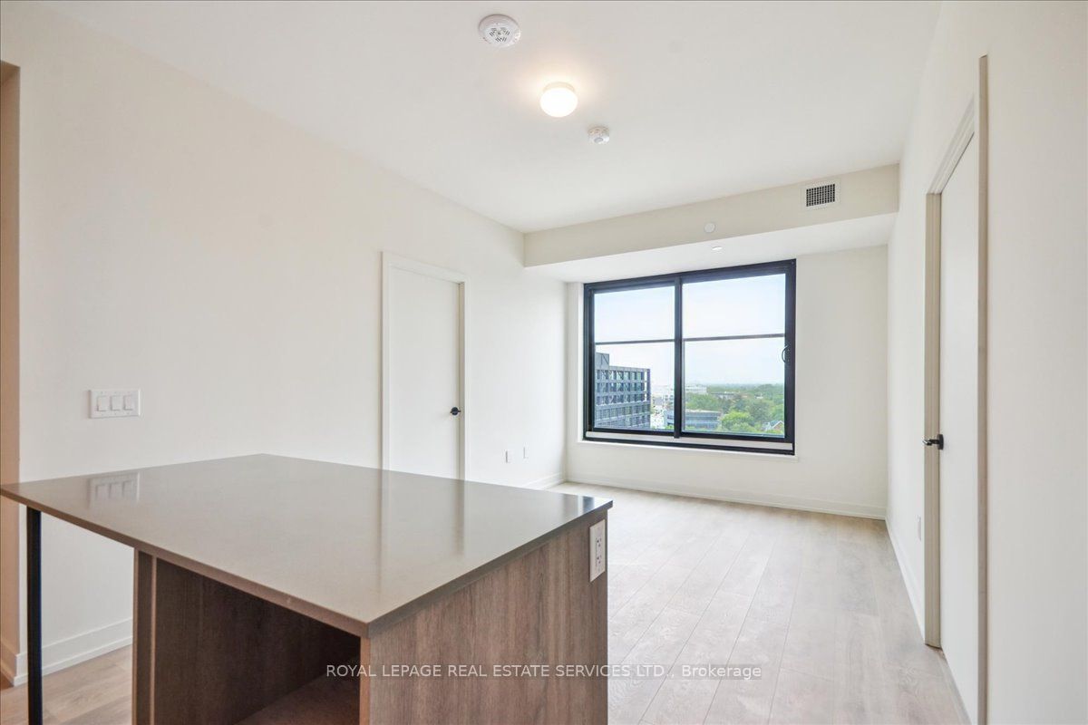 Toronto, ON M6R 2B2, Canada, 2 Bedrooms Bedrooms, ,2 BathroomsBathrooms,Residential,Active,182784