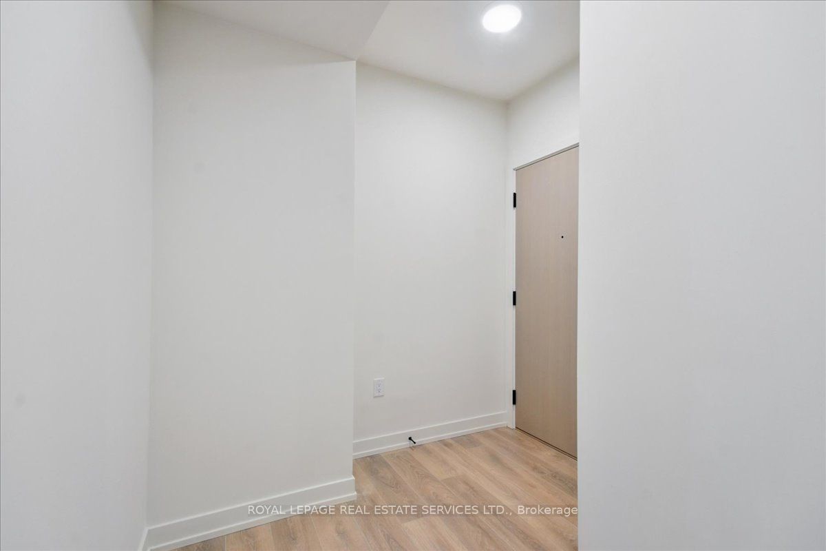 Toronto, ON M6R 2B2, Canada, 2 Bedrooms Bedrooms, ,2 BathroomsBathrooms,Residential,Active,182784