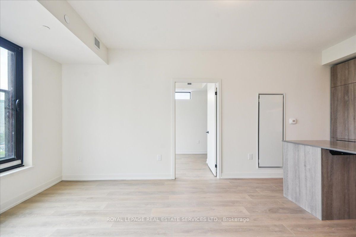 Toronto, ON M6R 2B2, Canada, 2 Bedrooms Bedrooms, ,2 BathroomsBathrooms,Residential,Active,182784