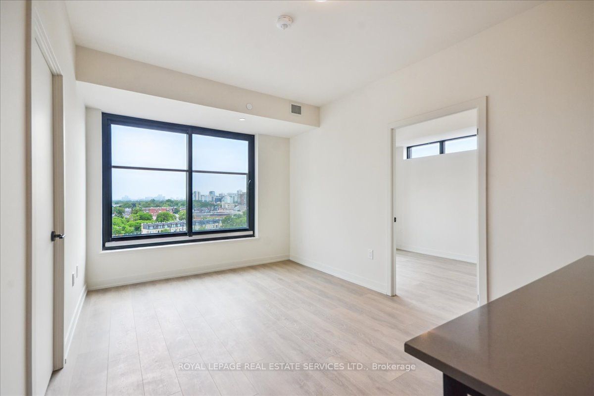 Toronto, ON M6R 2B2, Canada, 2 Bedrooms Bedrooms, ,2 BathroomsBathrooms,Residential,Active,182784
