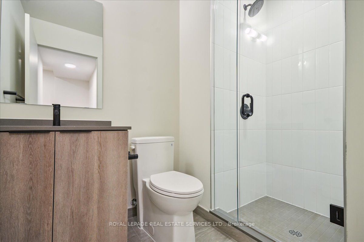 Toronto, ON M6R 2B2, Canada, 2 Bedrooms Bedrooms, ,2 BathroomsBathrooms,Residential,Active,182784
