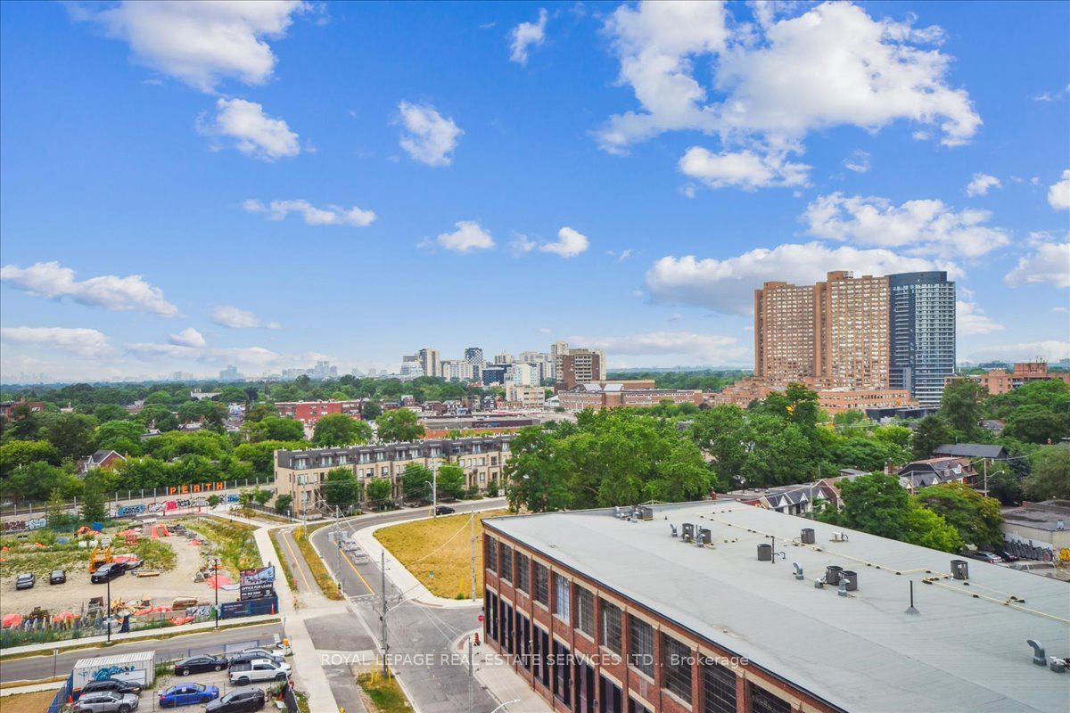 Toronto, ON M6R 2B2, Canada, 2 Bedrooms Bedrooms, ,2 BathroomsBathrooms,Residential,Active,182784