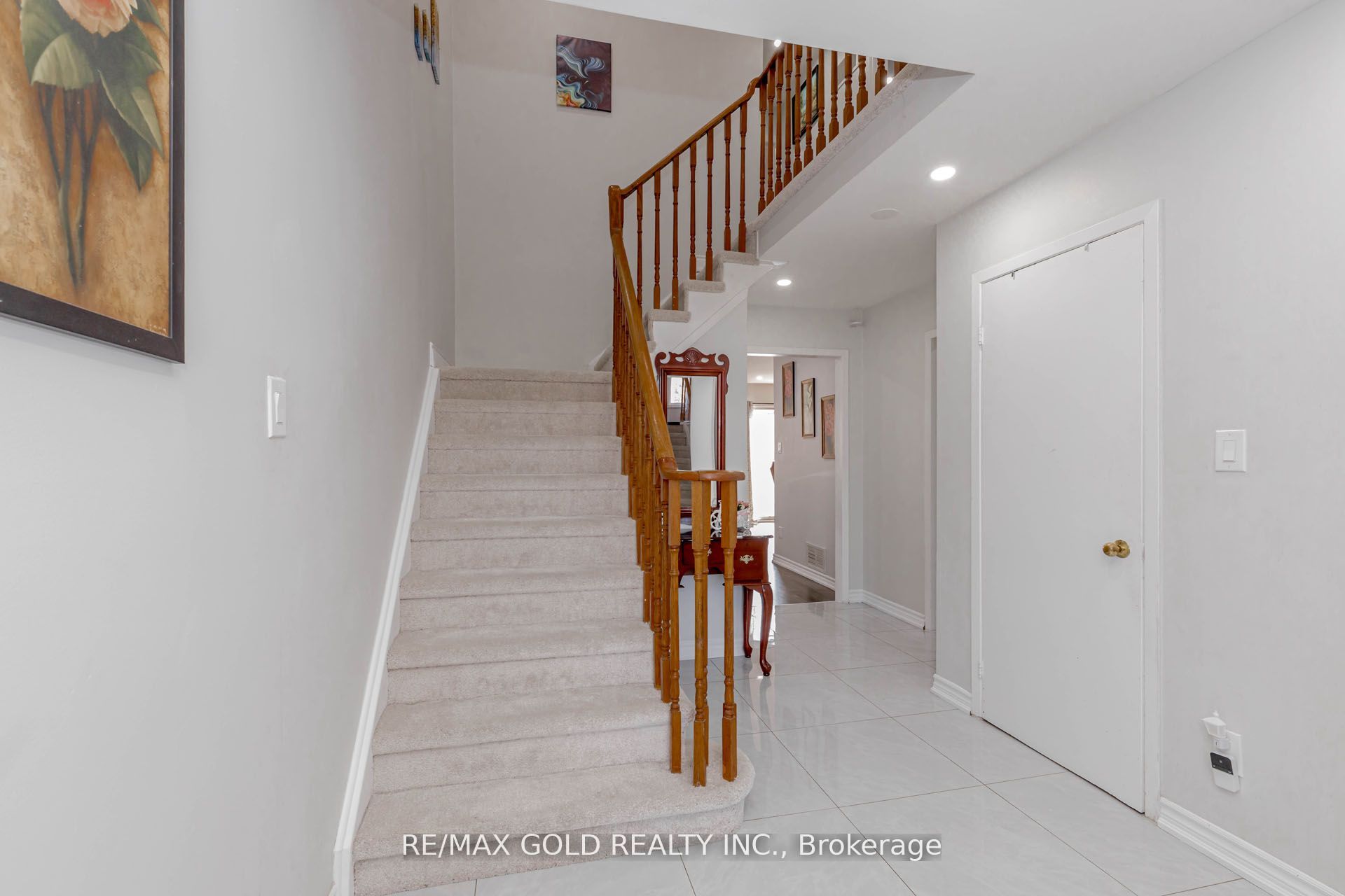 61 Kingknoll Drive