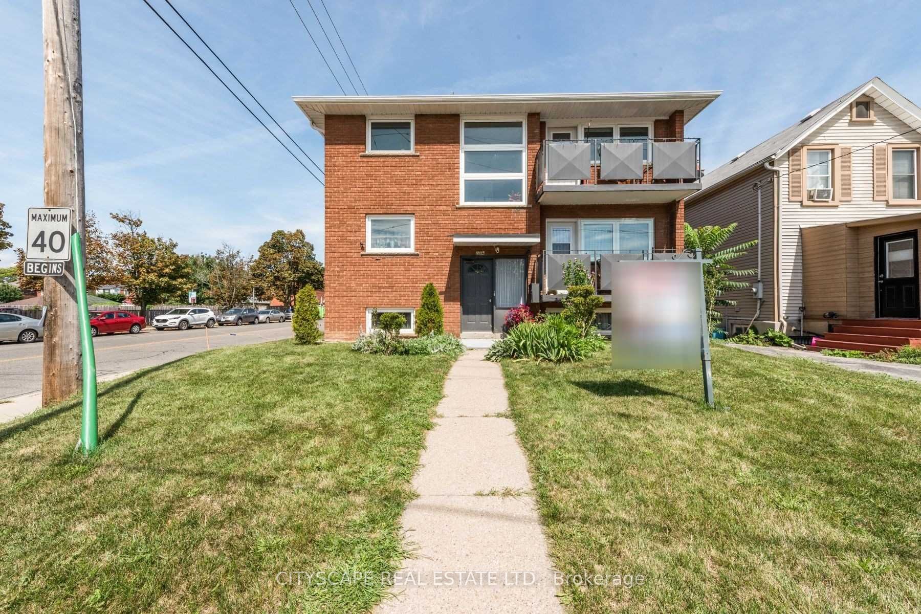 Photo 1 of 38 — 2724 Lakeshore Boulevard W Upper, Toronto, ON M8V 1G8