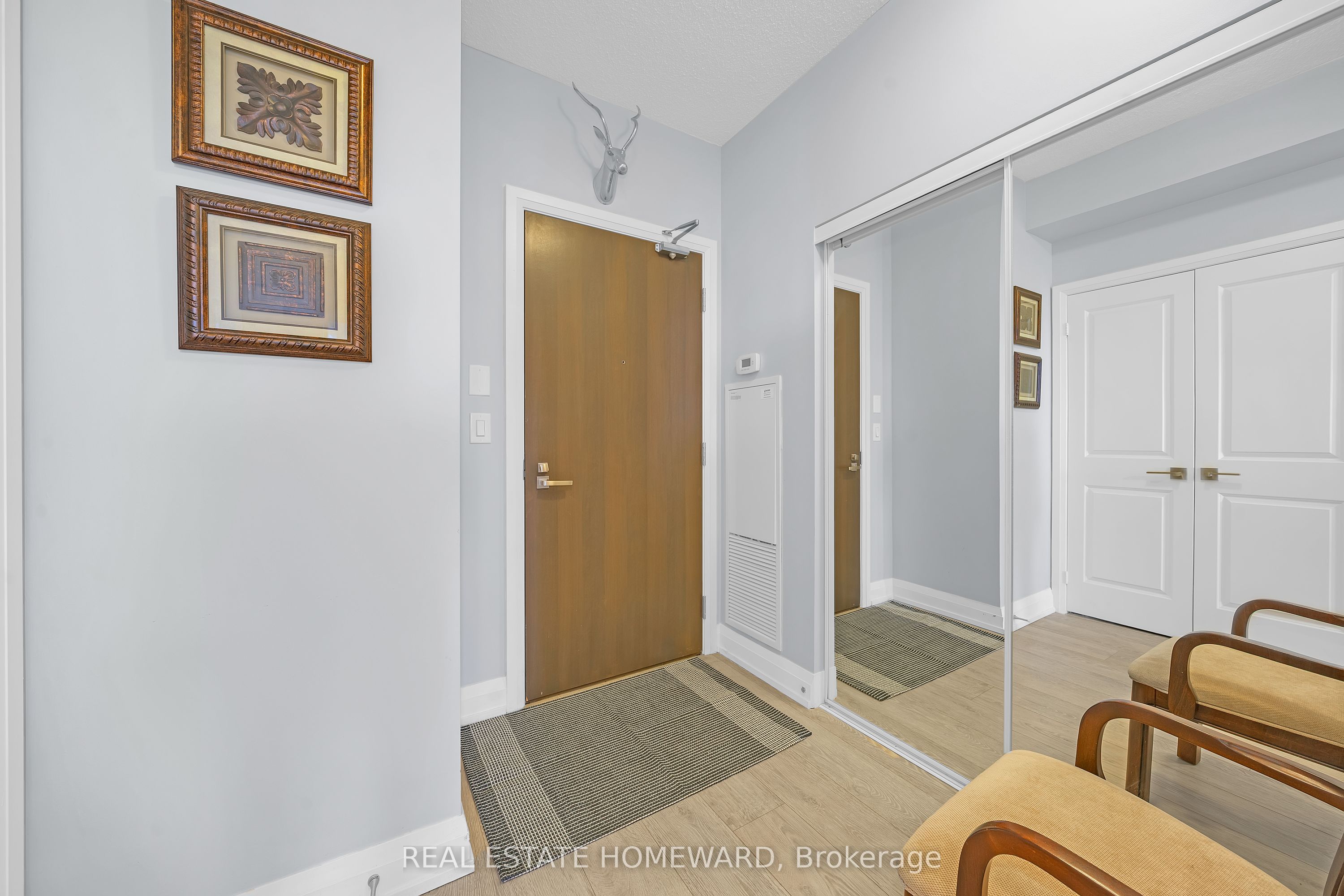 7161 Yonge Street 1525