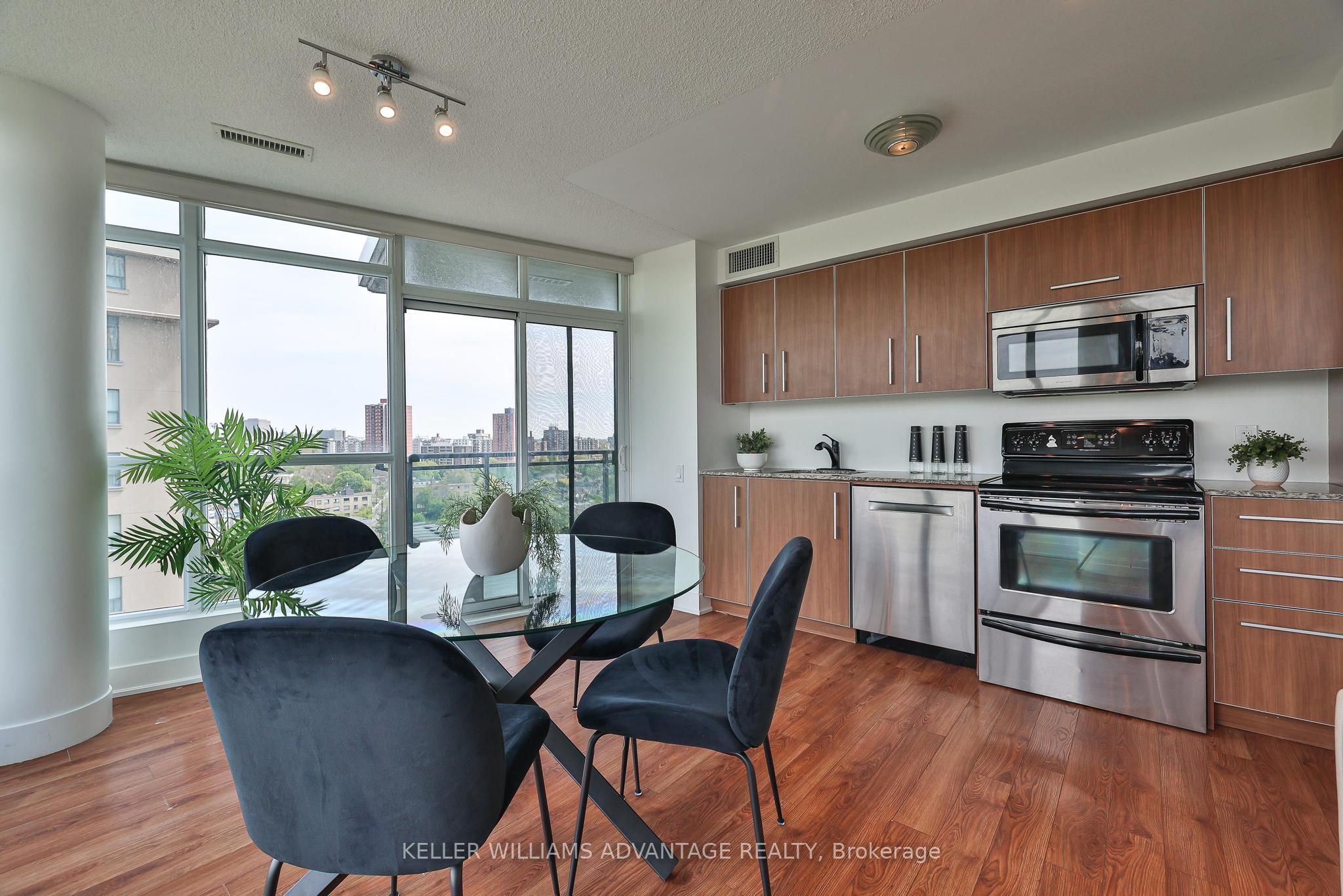 1048 Broadview Avenue 1208