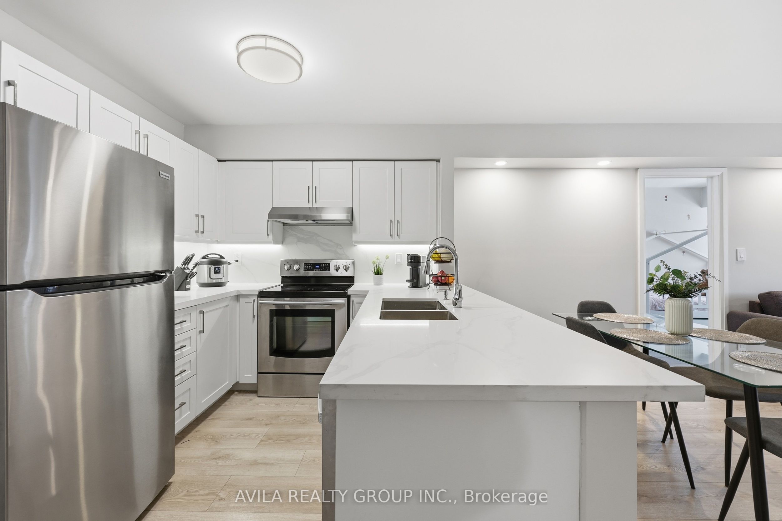 1460 Bishops Gate 203