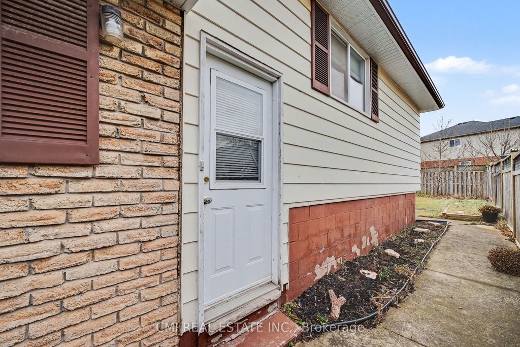 Photo of 61 1/2 Eastbury Drive, Hamilton, ON L8E 2V8 (MLS # X12704788)